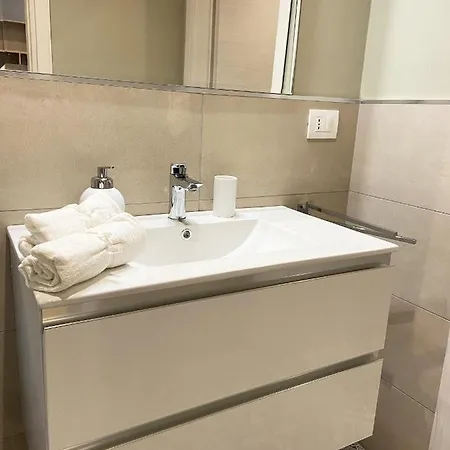 Casa Di Laura Mono E Bilo Di Fronte Ospedale San Raffaele