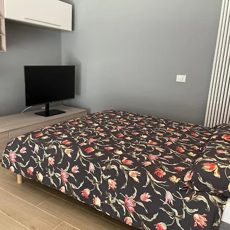 Casa Di Laura Mono E Bilo Di Fronte Ospedale San Raffaele * Segrate