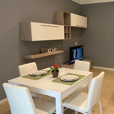 Apartment Casa Di Laura Mono E Bilo Di Fronte Ospedale San Raffaele Segrate